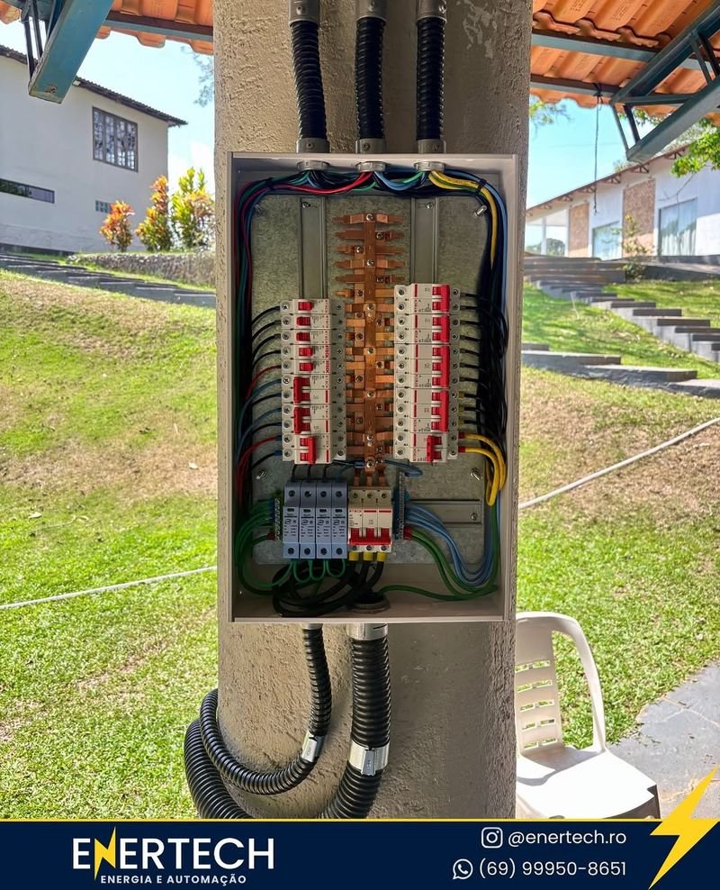 Quadro de distribuição montado pela Enertech